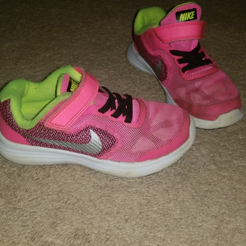 Nike tennis shoes
